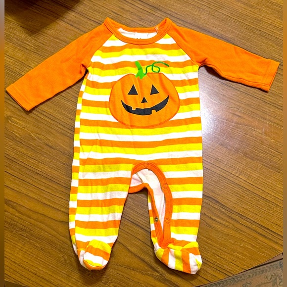 Baby Halloween 🎃 footsie pajamas - Picture 1 of 7